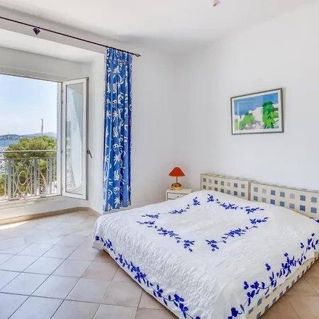 Magnificent Luxury With Garden In * Bandol